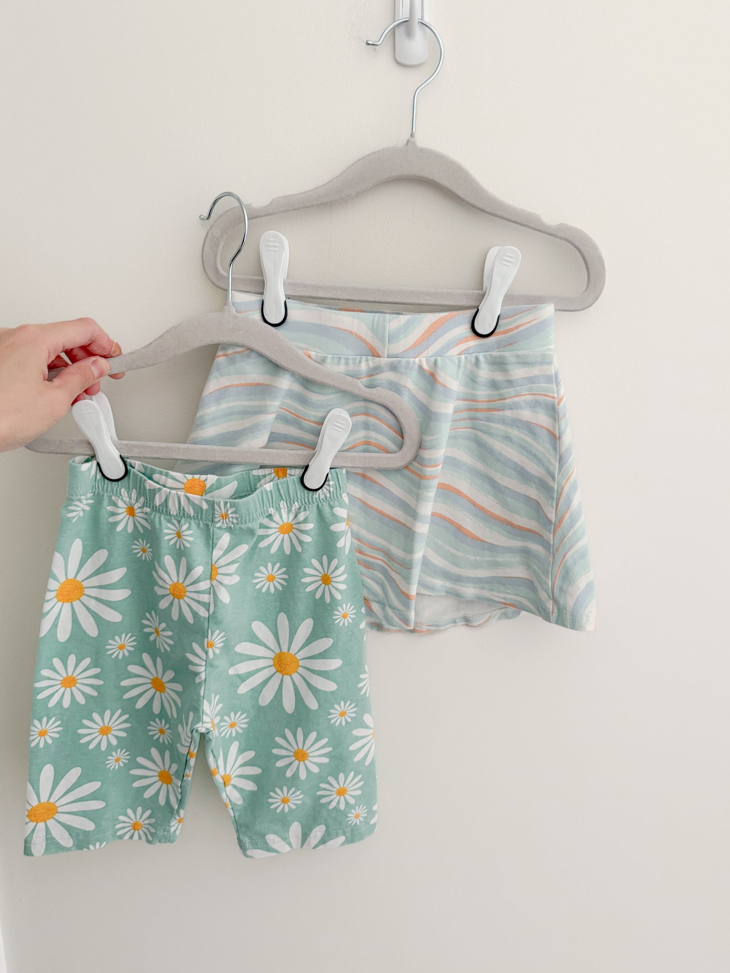 Carter's Groovy 2pc Bundle (4-5y)
